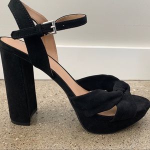 NEW WITHOUT TAGS! Mossimo Supply Co. Heels!